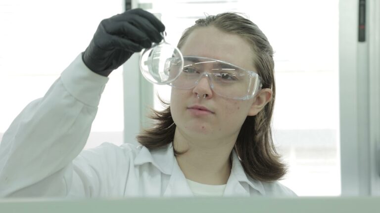 Protocolos de higiene para laboratorios: Optimización y eficacia